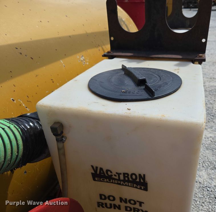 image for item EN2082 2014 Vac-Tron LP833SDT vacuum excavator