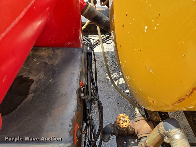 image for item EN2082 2014 Vac-Tron LP833SDT vacuum excavator