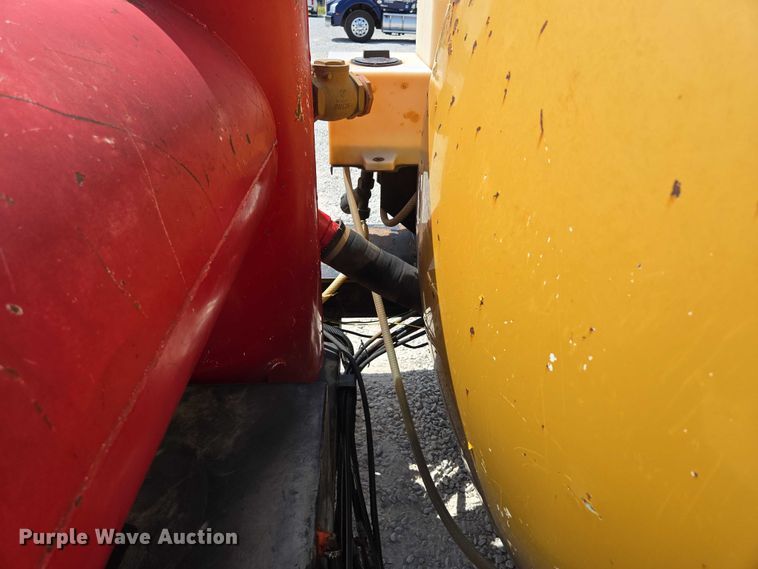 image for item EN2082 2014 Vac-Tron LP833SDT vacuum excavator