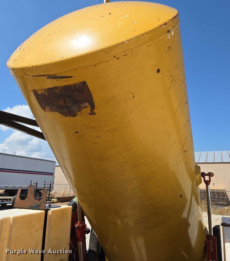 image for item EN2082 2014 Vac-Tron LP833SDT vacuum excavator