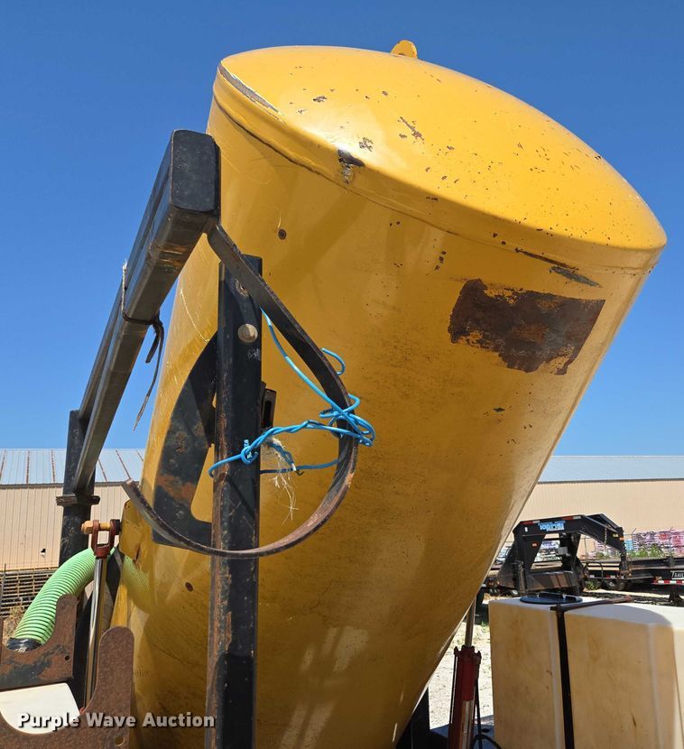 image for item EN2082 2014 Vac-Tron LP833SDT vacuum excavator