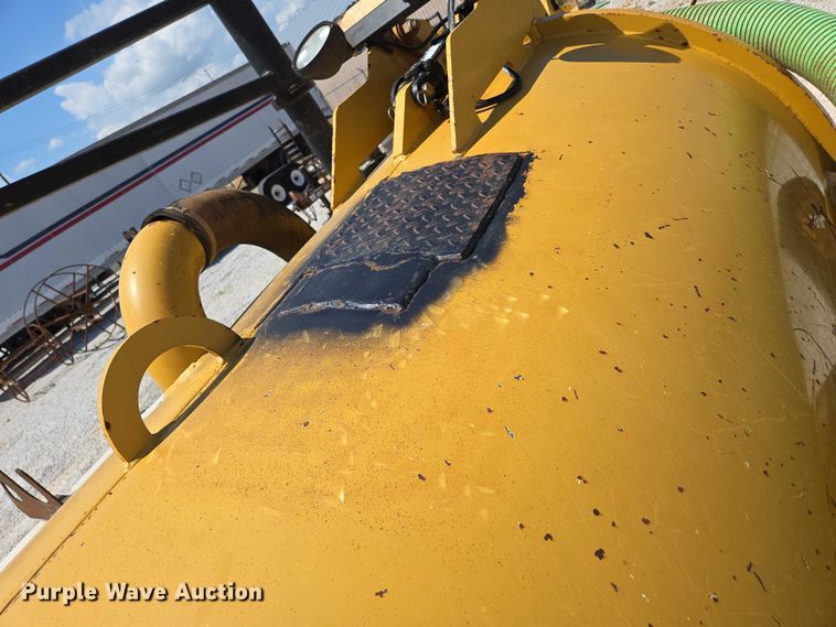 image for item EN2082 2014 Vac-Tron LP833SDT vacuum excavator