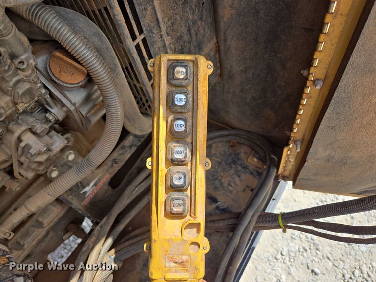 image for item EN2082 2014 Vac-Tron LP833SDT vacuum excavator