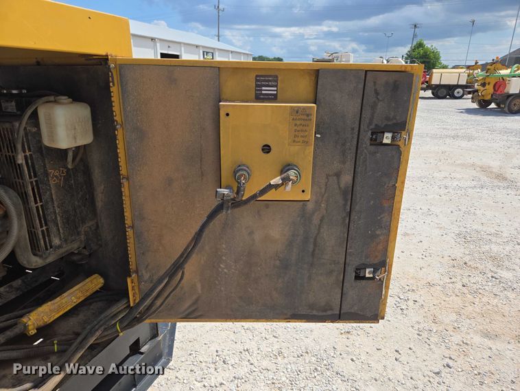 image for item EN2082 2014 Vac-Tron LP833SDT vacuum excavator