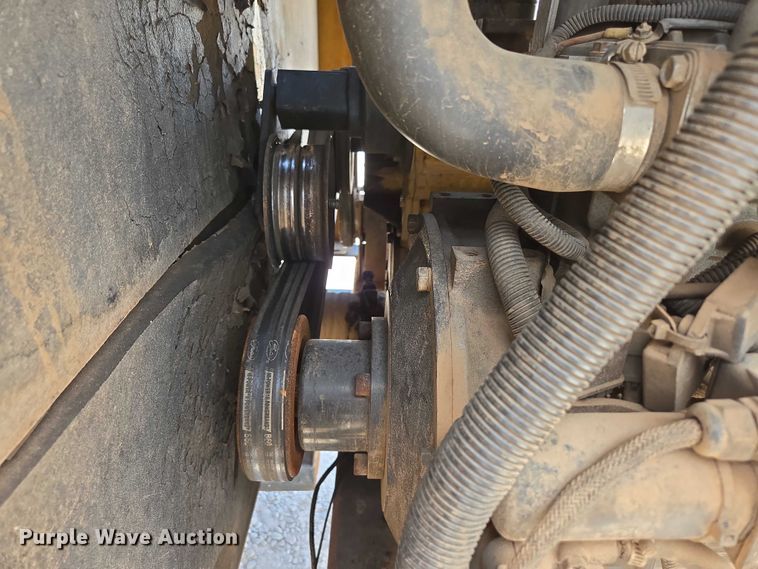 image for item EN2082 2014 Vac-Tron LP833SDT vacuum excavator