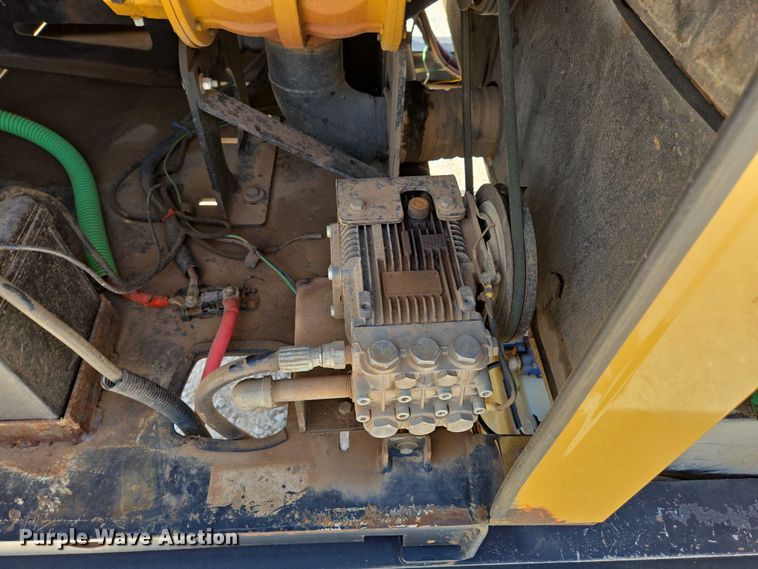 image for item EN2082 2014 Vac-Tron LP833SDT vacuum excavator