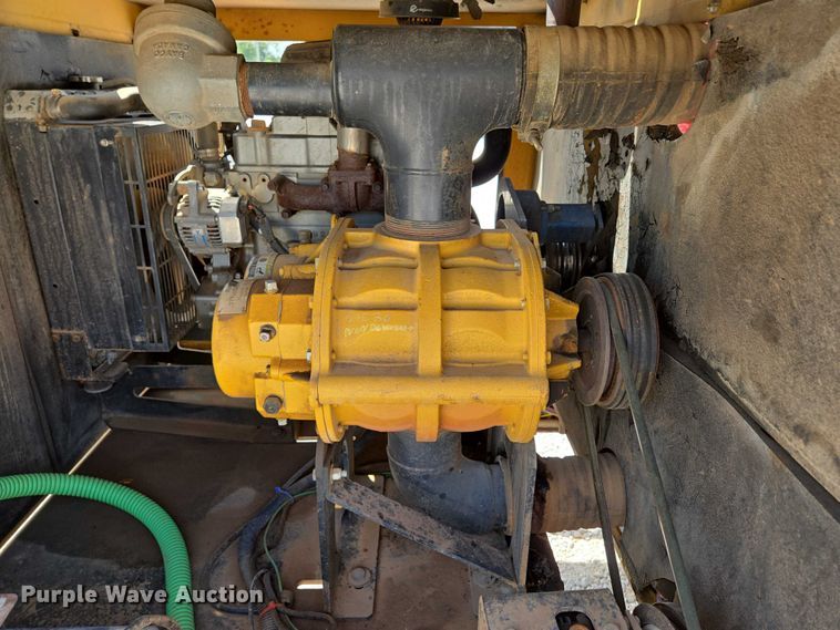 image for item EN2082 2014 Vac-Tron LP833SDT vacuum excavator