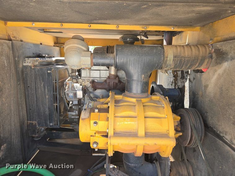 image for item EN2082 2014 Vac-Tron LP833SDT vacuum excavator