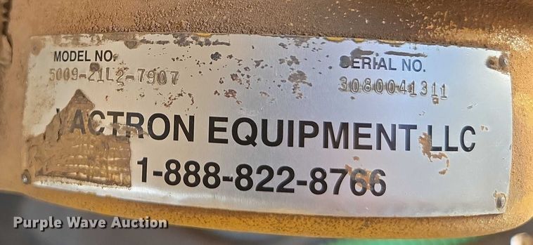 image for item EN2082 2014 Vac-Tron LP833SDT vacuum excavator