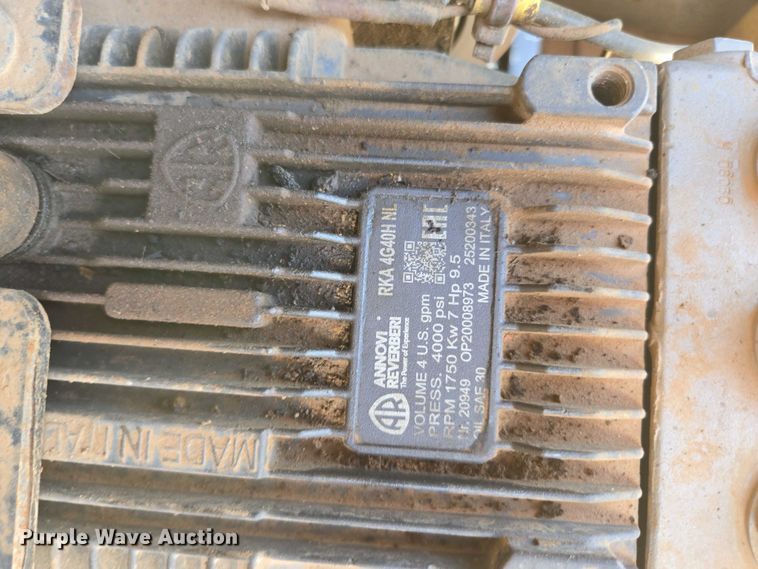 image for item EN2082 2014 Vac-Tron LP833SDT vacuum excavator