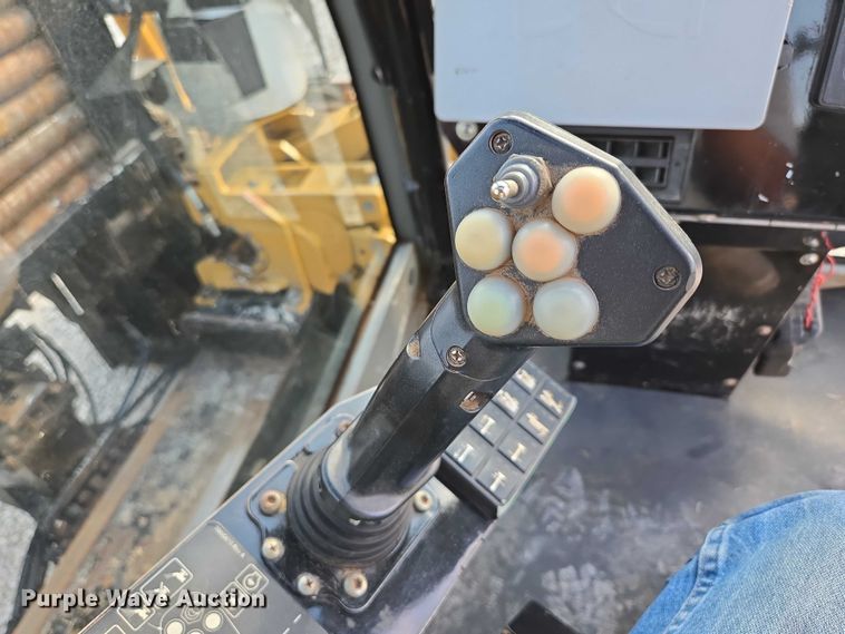 image for item EN2092 2018 Vermeer D24X40III directional boring unit