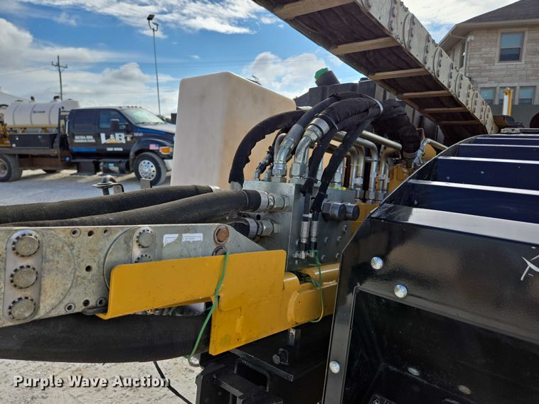 image for item EN2094 2016 Vermeer D23X30III directional boring unit