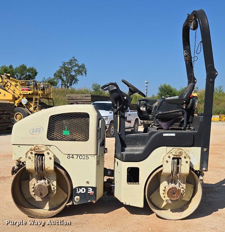 image for item EN3800 1992 Ingersoll-Rand DD-31HF double drum vibratory roller