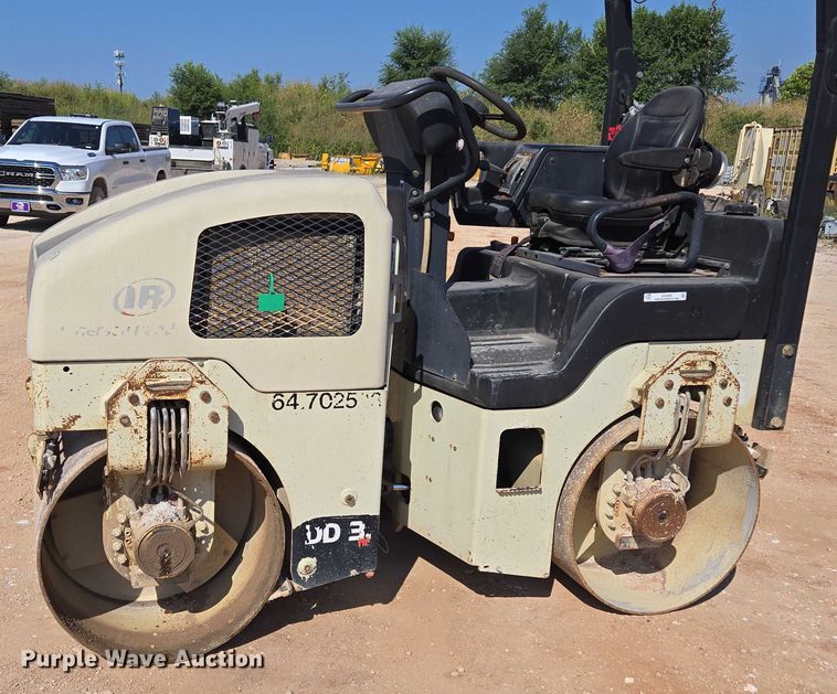 image for item EN3800 1992 Ingersoll-Rand DD-31HF double drum vibratory roller