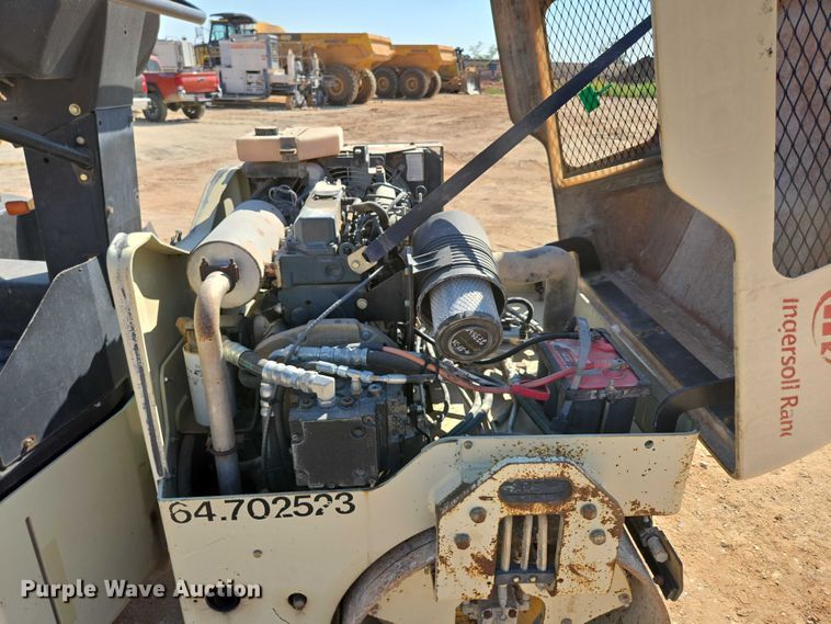 image for item EN3800 1992 Ingersoll-Rand DD-31HF double drum vibratory roller