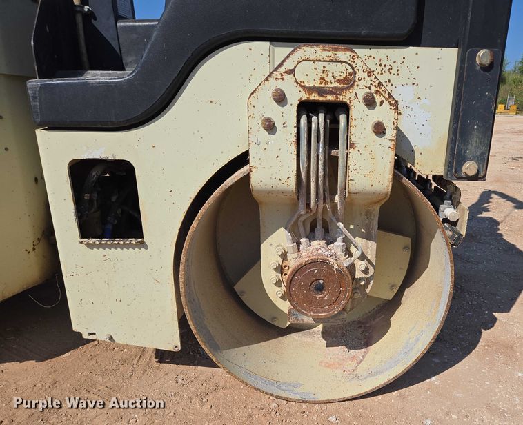 image for item EN3800 1992 Ingersoll-Rand DD-31HF double drum vibratory roller