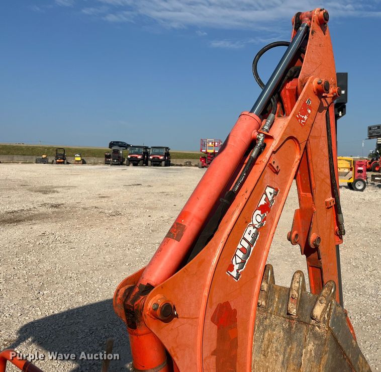 image for item EN5511 2016 Kubota B26 backhoe