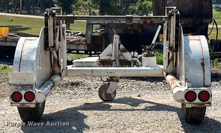 image for item EN5517 1987 Eaton reel trailer