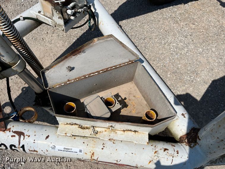 image for item EN5517 1987 Eaton reel trailer