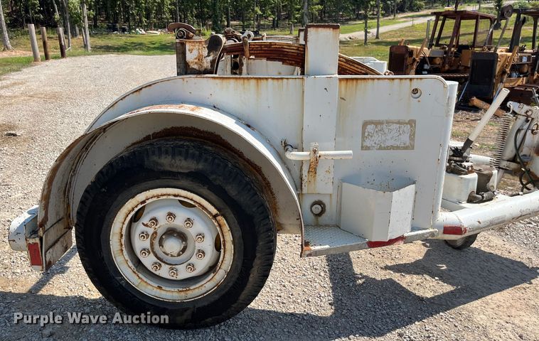 image for item EN5517 1987 Eaton reel trailer