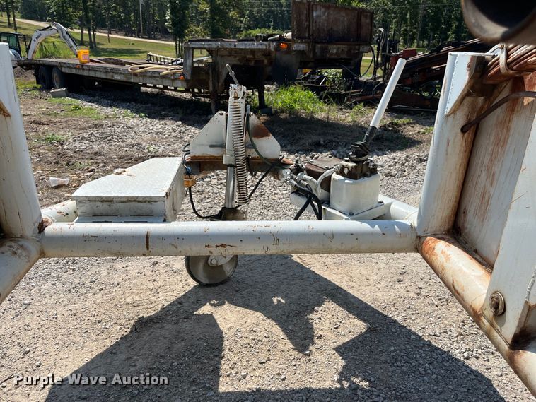 image for item EN5517 1987 Eaton reel trailer