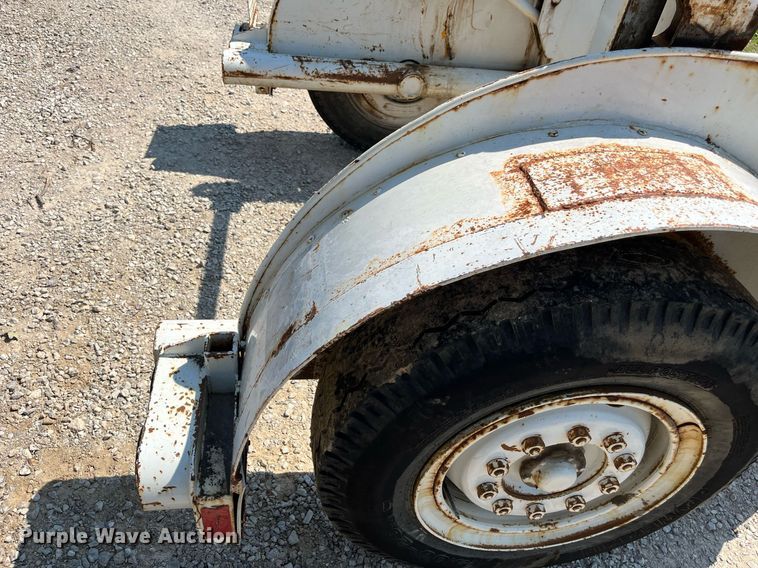 image for item EN5517 1987 Eaton reel trailer