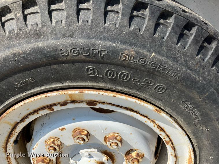 image for item EN5517 1987 Eaton reel trailer