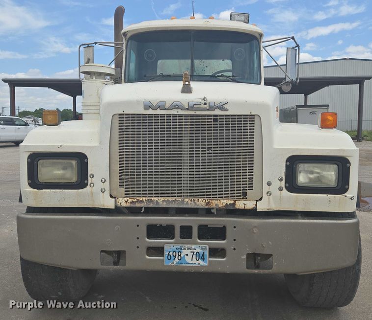 image for item EN8198 1998 Mack RD690S ready mix truck