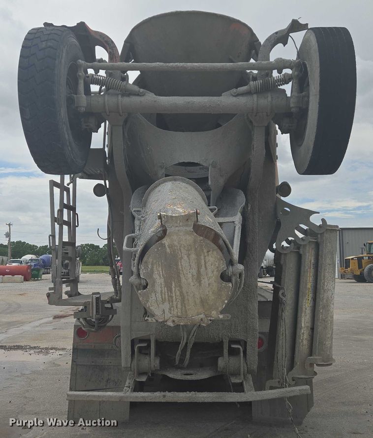 image for item EN8198 1998 Mack RD690S ready mix truck