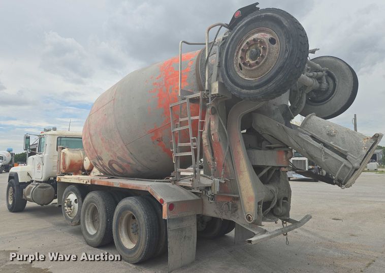 image for item EN8198 1998 Mack RD690S ready mix truck