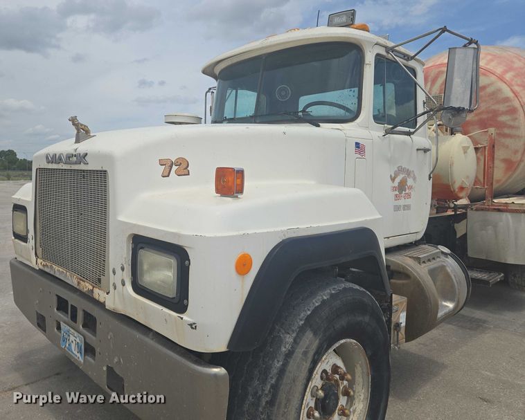 image for item EN8198 1998 Mack RD690S ready mix truck