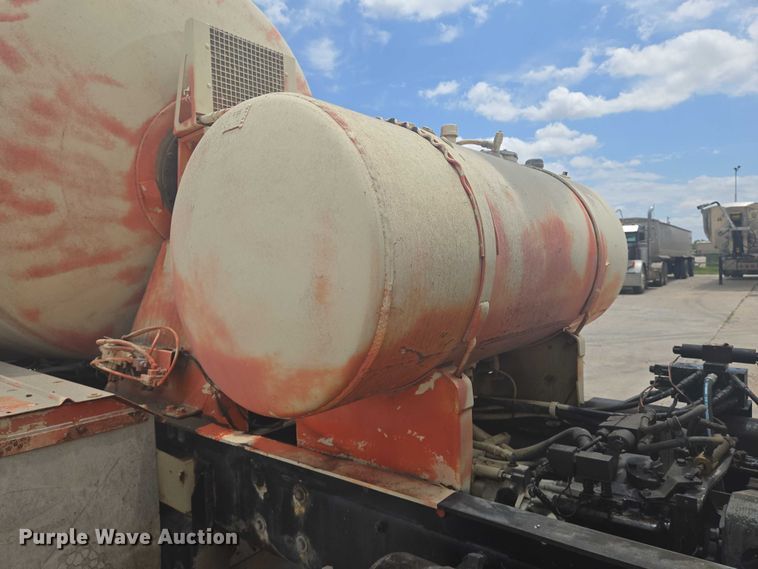 image for item EN8198 1998 Mack RD690S ready mix truck