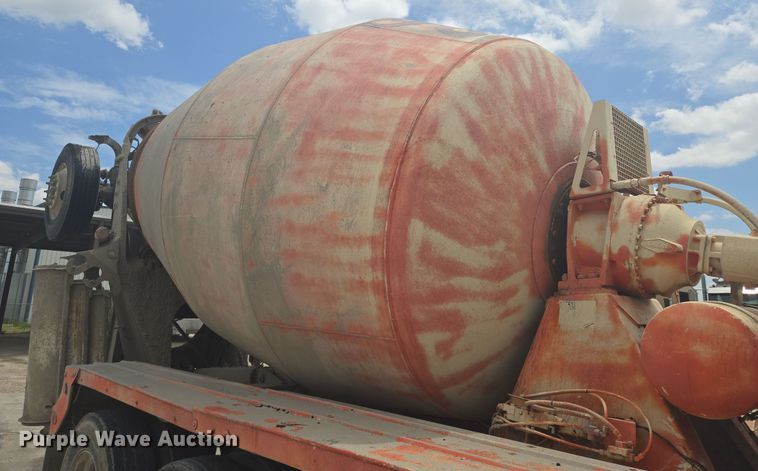 image for item EN8198 1998 Mack RD690S ready mix truck