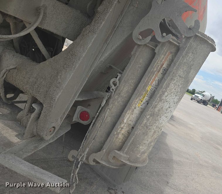 image for item EN8198 1998 Mack RD690S ready mix truck