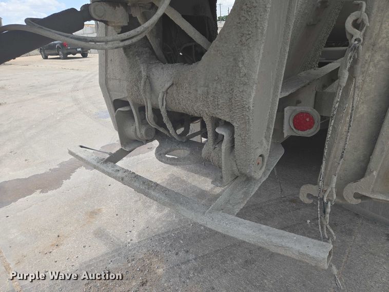 image for item EN8198 1998 Mack RD690S ready mix truck