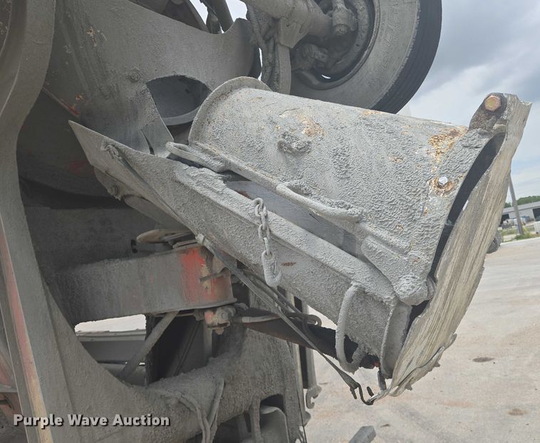 image for item EN8198 1998 Mack RD690S ready mix truck