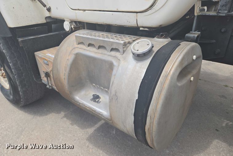 image for item EN8198 1998 Mack RD690S ready mix truck