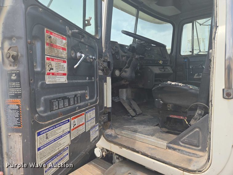 image for item EN8198 1998 Mack RD690S ready mix truck