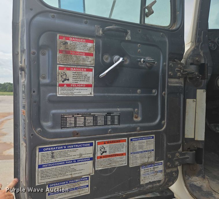 image for item EN8198 1998 Mack RD690S ready mix truck