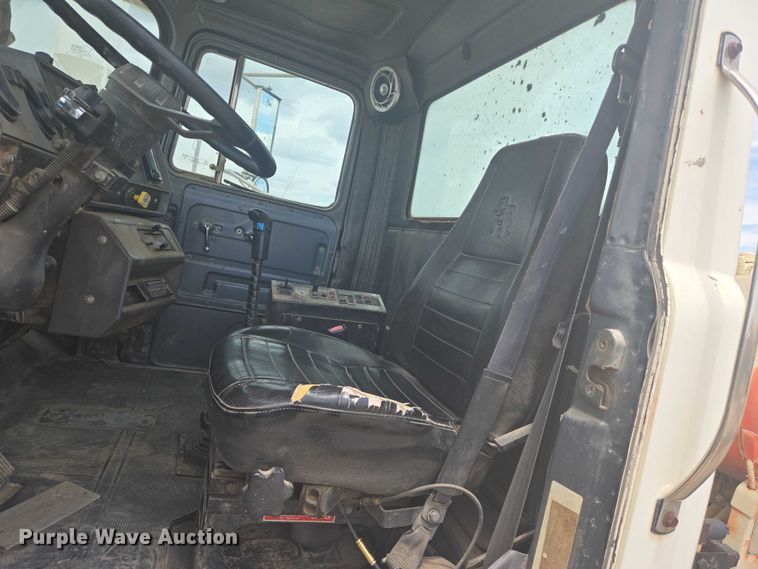 image for item EN8198 1998 Mack RD690S ready mix truck