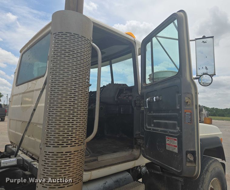image for item EN8198 1998 Mack RD690S ready mix truck