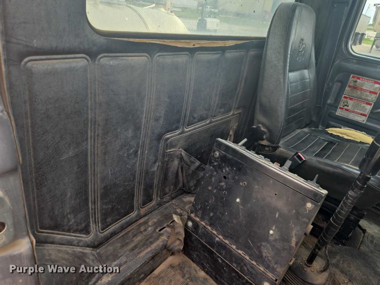 image for item EN8198 1998 Mack RD690S ready mix truck