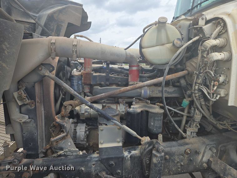 image for item EN8198 1998 Mack RD690S ready mix truck