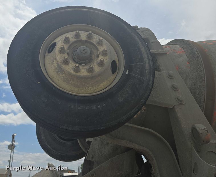 image for item EN8198 1998 Mack RD690S ready mix truck