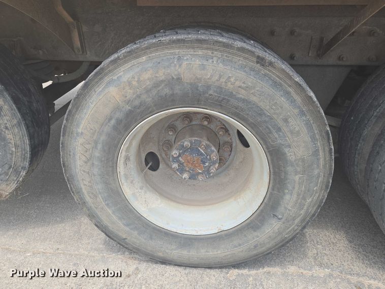 image for item EN8198 1998 Mack RD690S ready mix truck