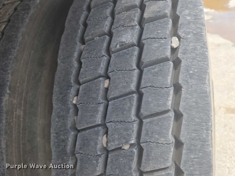 image for item EN8198 1998 Mack RD690S ready mix truck