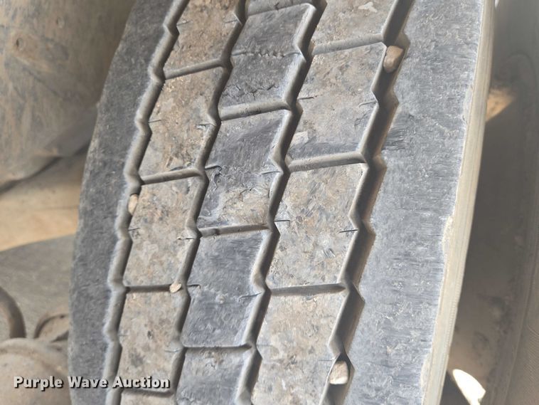 image for item EN8198 1998 Mack RD690S ready mix truck