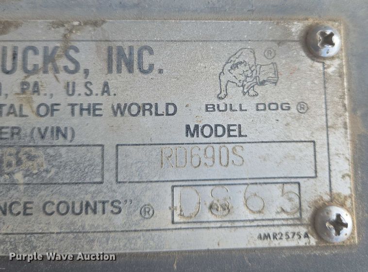 image for item EN8198 1998 Mack RD690S ready mix truck