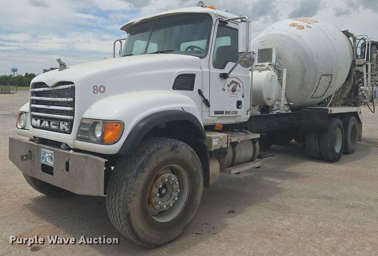 image for item EN8199 2005 Mack CV513 ready mix truck