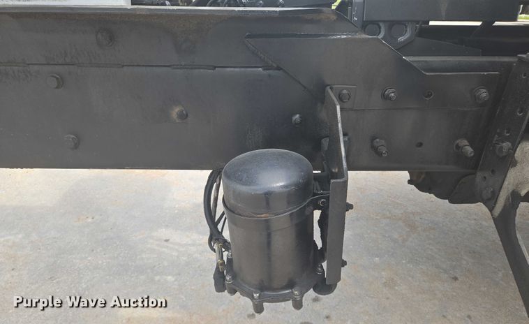 image for item EN8199 2005 Mack CV513 ready mix truck